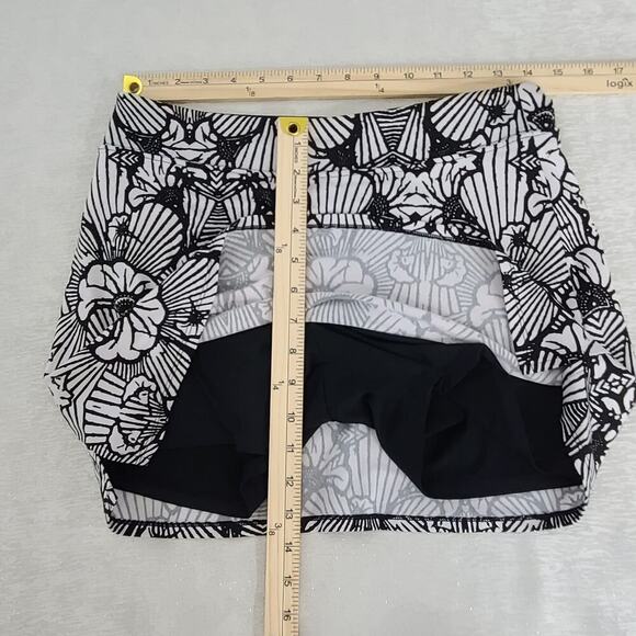 Tranquility ladies skorts black white abstract Size Small pickleball performance - Picture 4 of 6